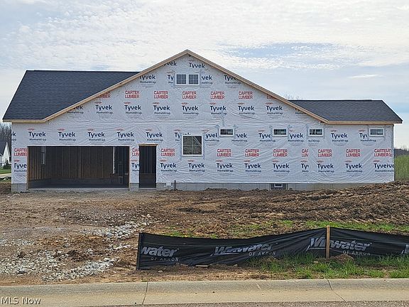 2nd image of 547 Woodlands Glen Ave