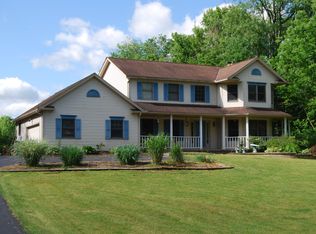 1460 Bell Rd, Chagrin Falls, OH 44022