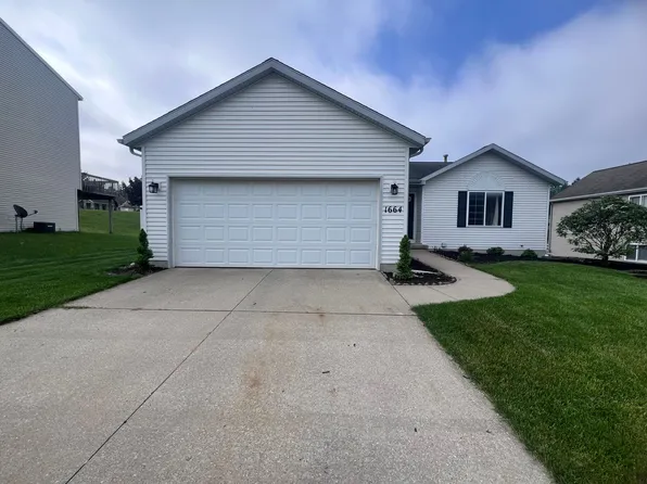 1664 Northbend Dr NE, Grand Rapids, MI 49505