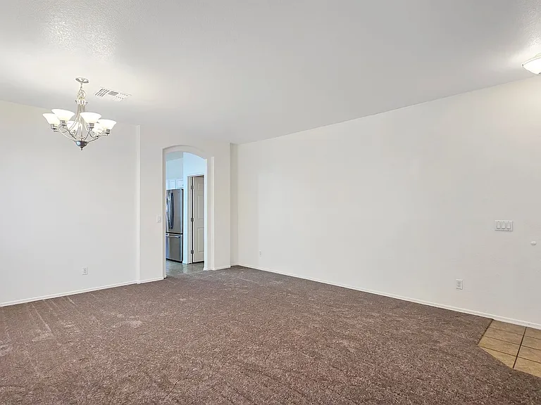 12509 W Washington St — Photo 7
