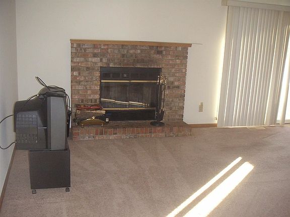 4th image of 7045 Thomas Dr