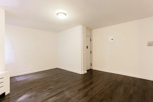 Rented by Pink Stone Realty LLC | media 32