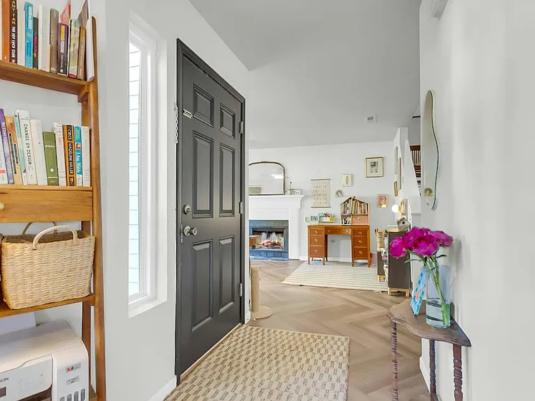 1030 Planters Pl — Photo 4