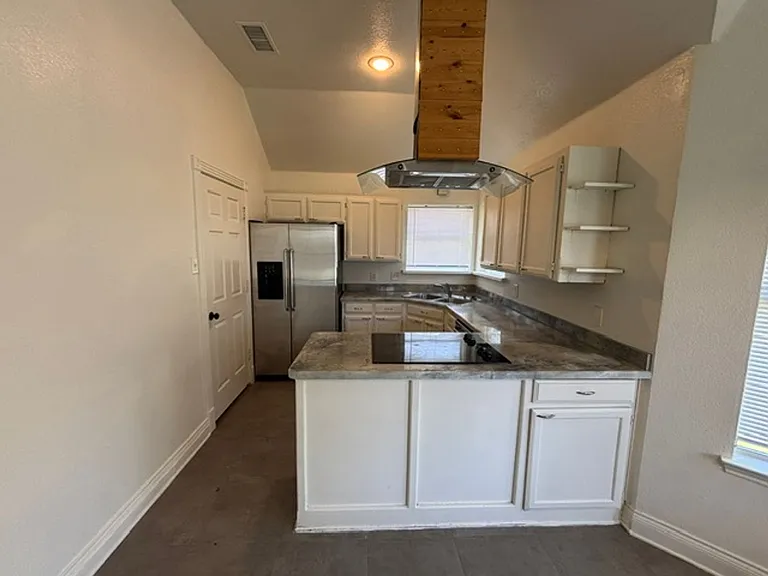 517 Meadowcrest Dr — Photo 9