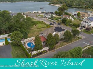 35 Waterview Ct, Neptune, NJ 07753