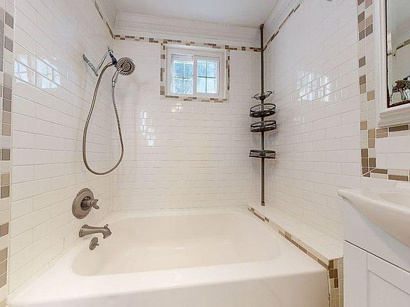 3rd image of 707 Conklin St APT 1