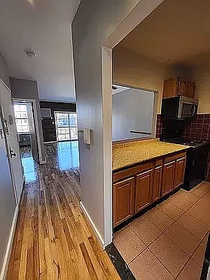3rd image of 128 15th St APT 3