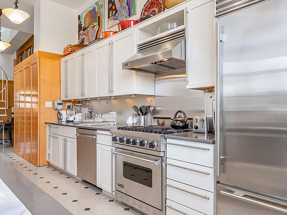 5th image of 161 W 15th St APT 7B