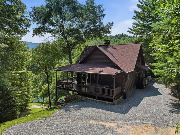 323 Indian Lake Rd, Topton, NC 28781