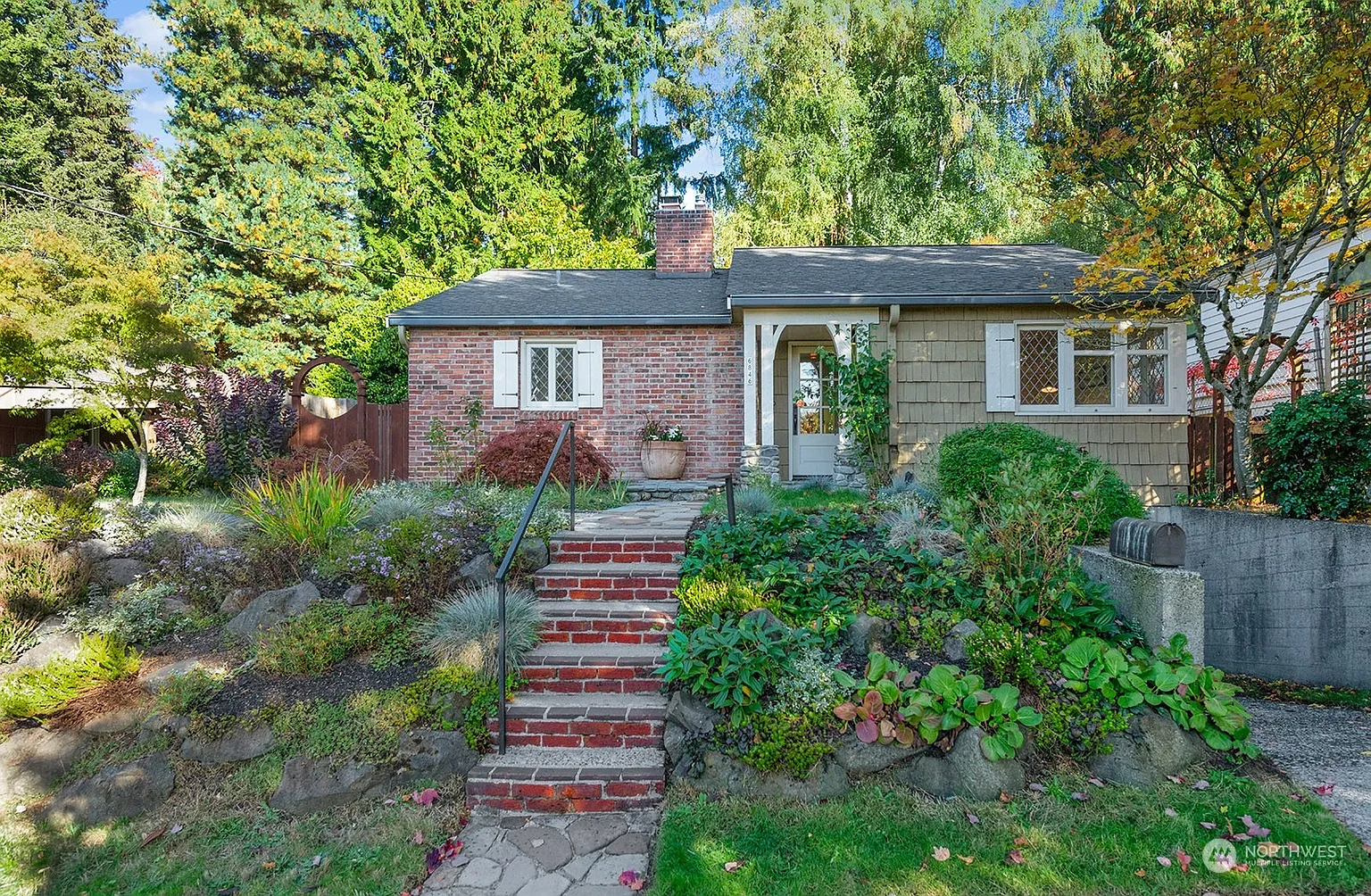 6846 28th Avenue NE photo 1