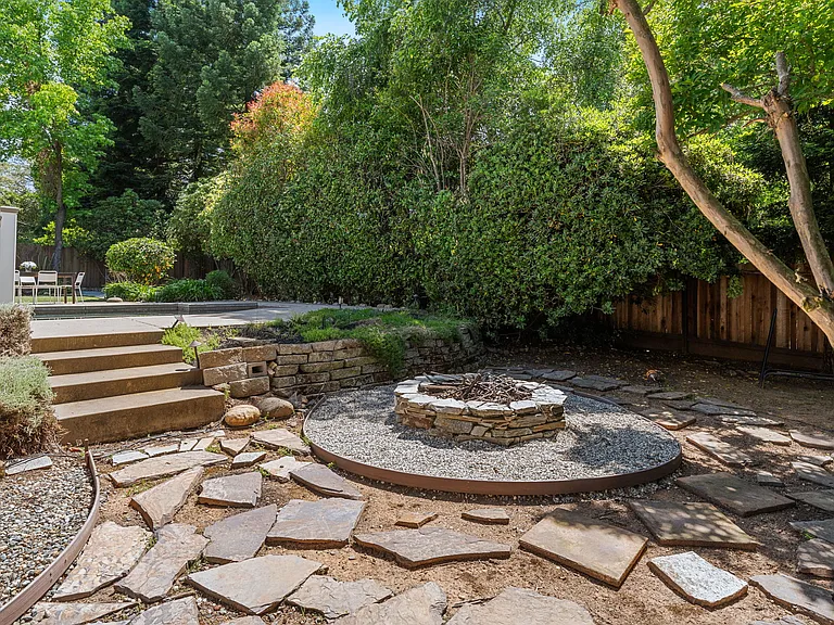 3072 Latham Ln — Photo 24