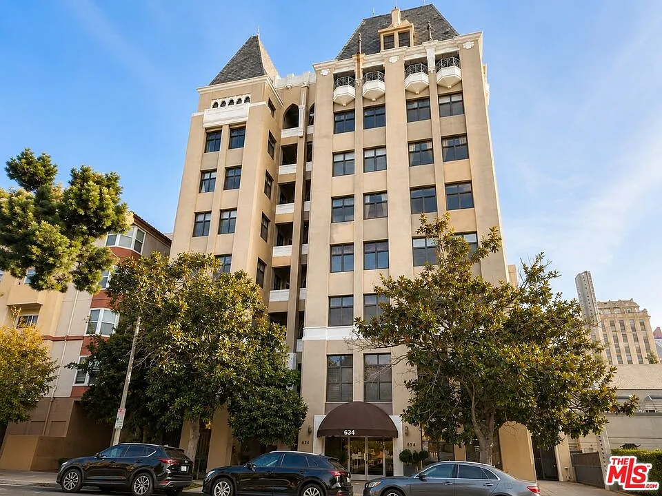 634 S Gramercy Pl #200
