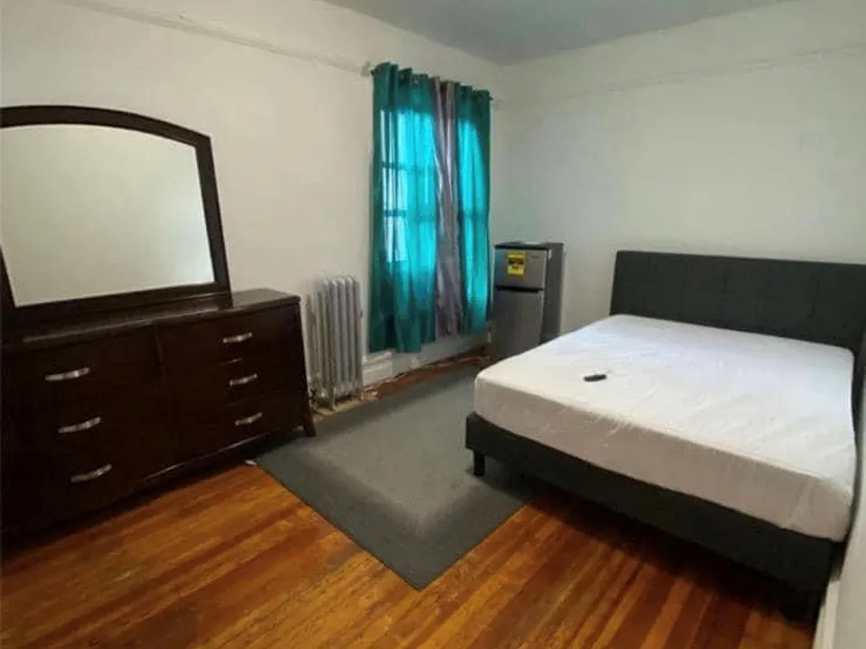 W 158th St