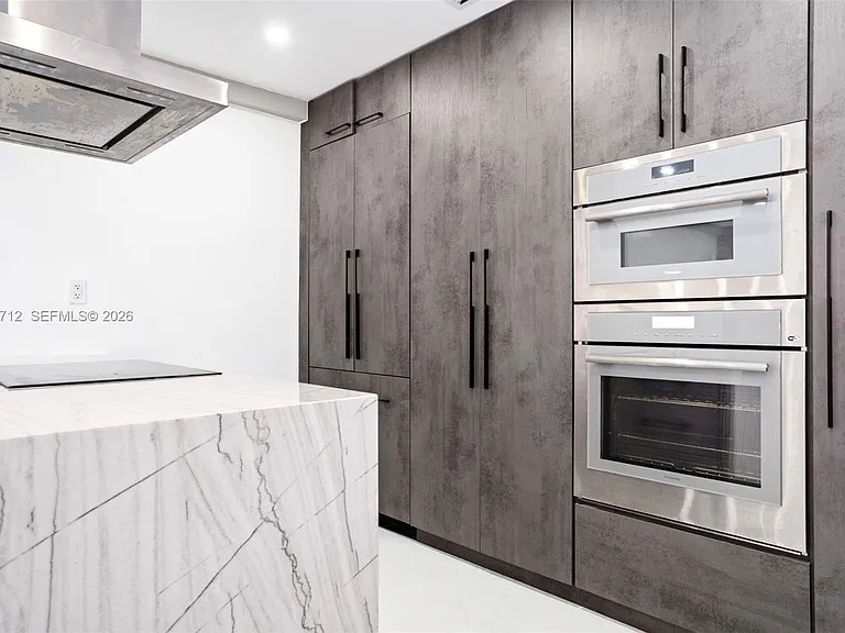 56 Whitethorn Dr — Photo 11