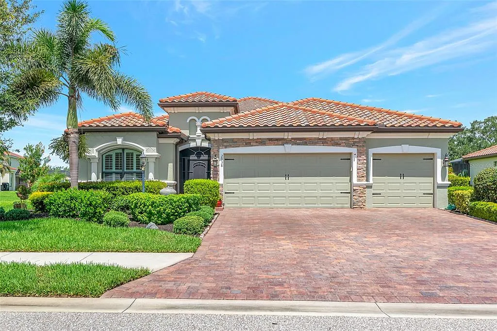 4 bed, 2.0 bath, 2239 sqft, $5,500 — Photo 1