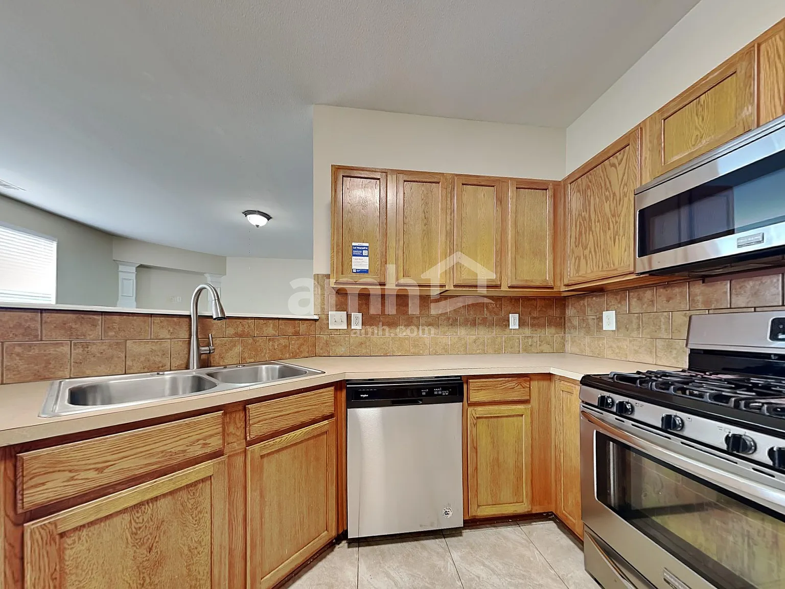 4 bed, 2.5 bath, 2132 sqft, $2,440 — Photo 3