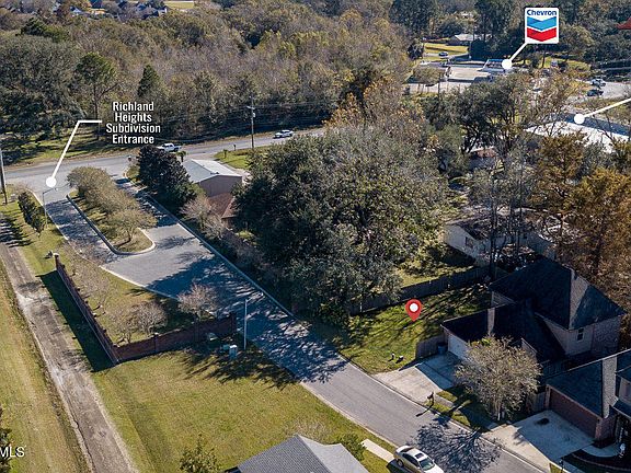 3rd image of 111 Chimney Rock Blvd