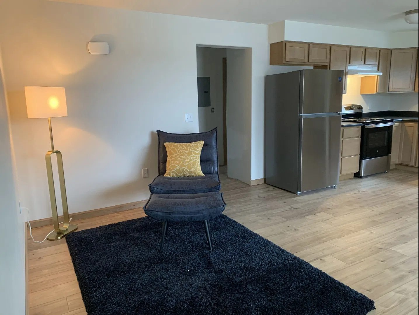 2 bed, 750 sqft, $1,200 — Photo 2