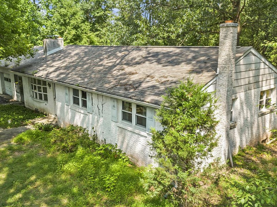 1st image of 2900 Chestnut Hill Rd