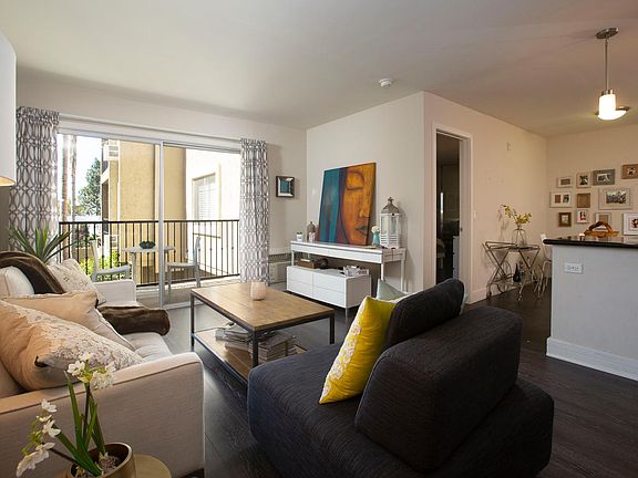 5th image of 836 W Pennsylvania Ave APT 110