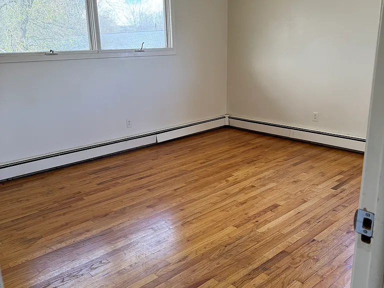 5 Wood Ave #2D — Photo 4