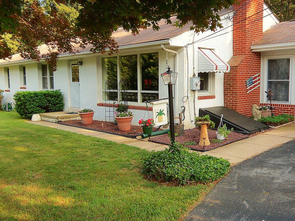1st image of 7 Vista Dr