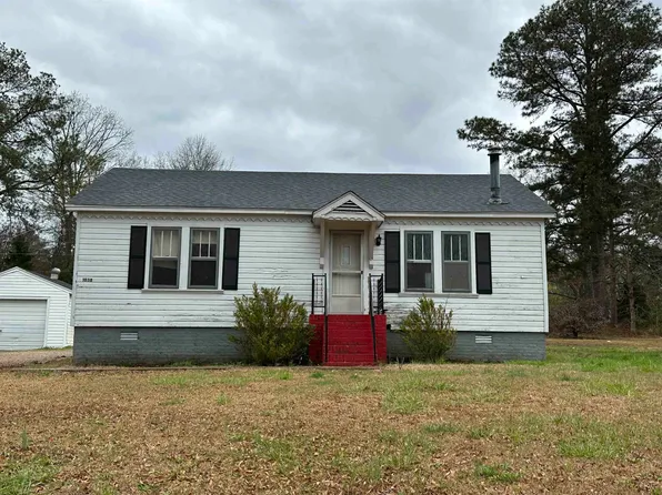 1038 W Cherry Ave, Selmer, TN 38375