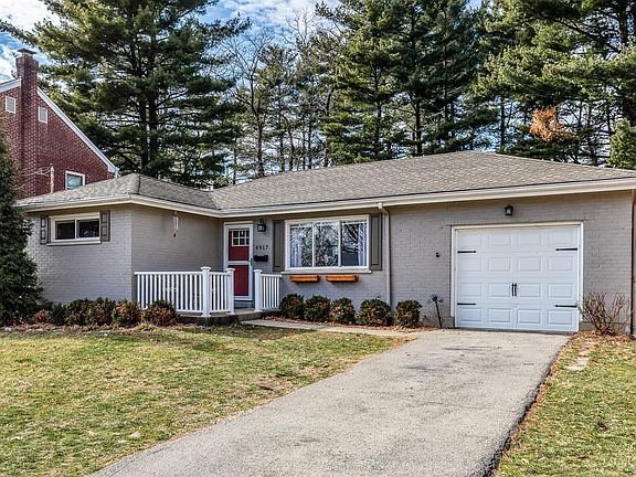 3rd image of 4917 Oaklawn Dr