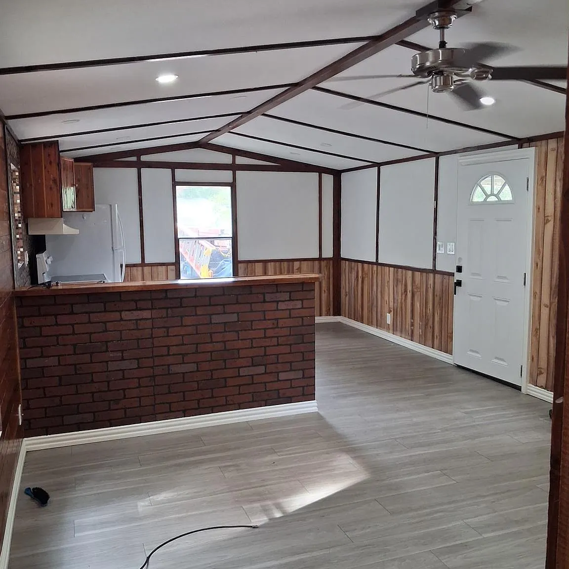 2 bed, 1.0 bath, 720 sqft, $1,100 — Photo 2