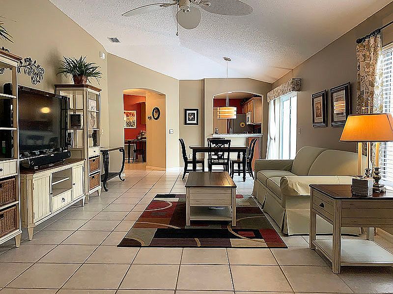 TURN-KEY / VAULTED CEILINGS 