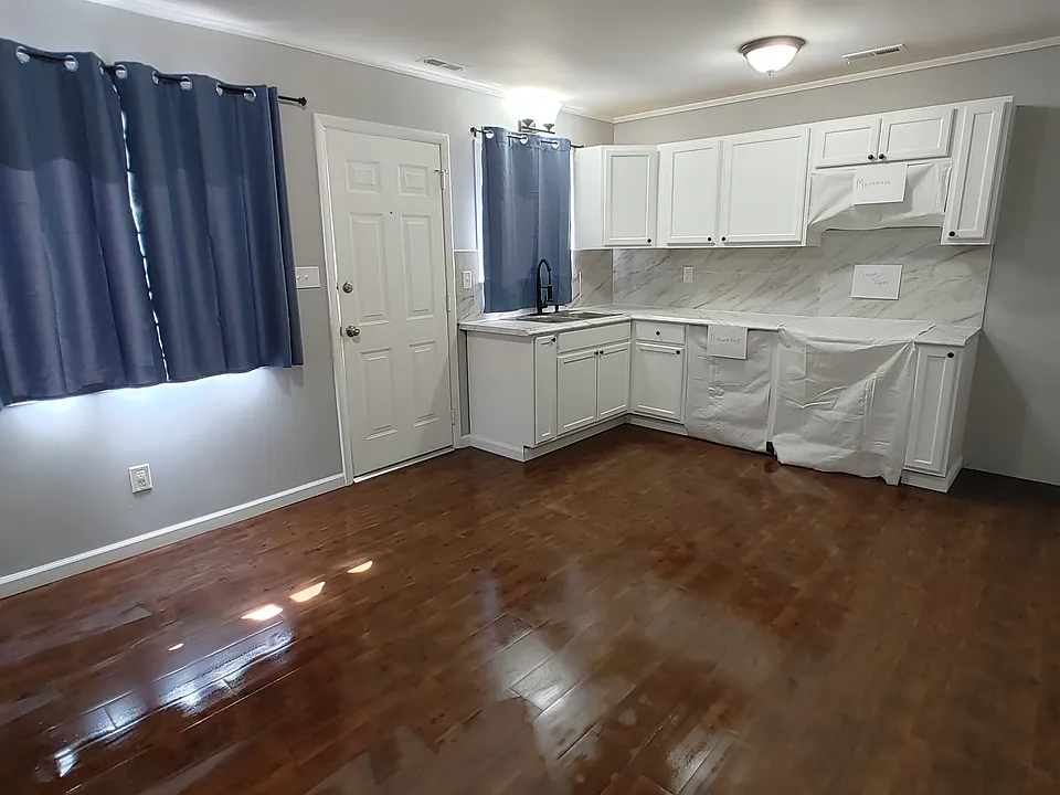 2131 Woodbine Ave #2131