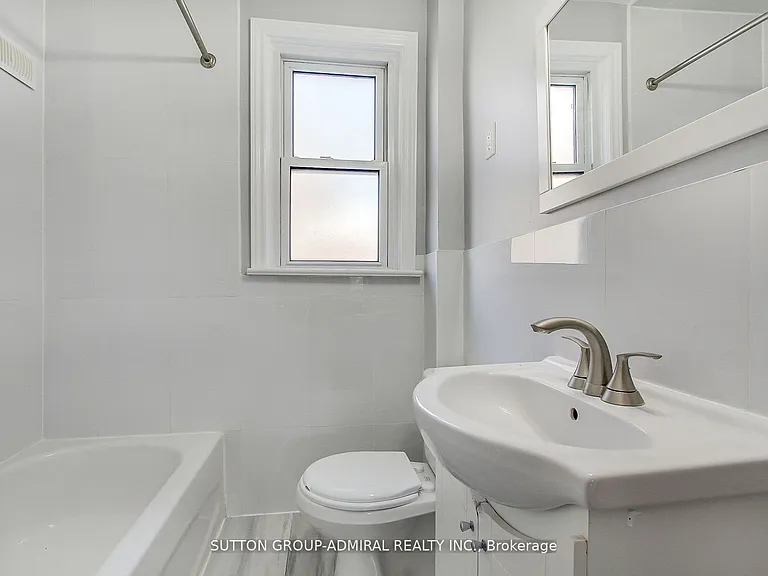 194 Cocksfield Ave #MAIN FLOOR — Photo 21