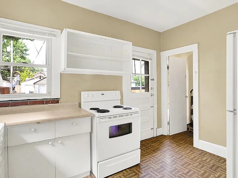 626 N Riley Ave — Photo 14