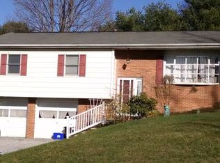 704 Erin Dr, Altoona, PA 16602