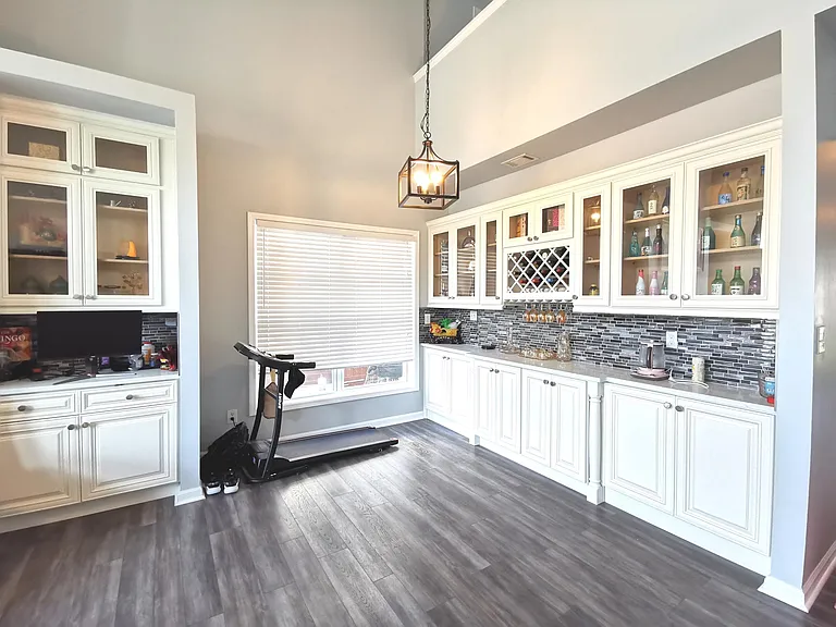1913 Executive Dr — Photo 15
