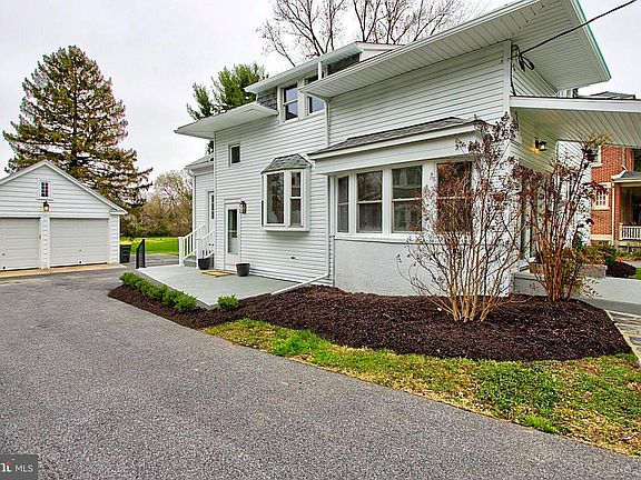 2nd image of 1451 New Holland Pike