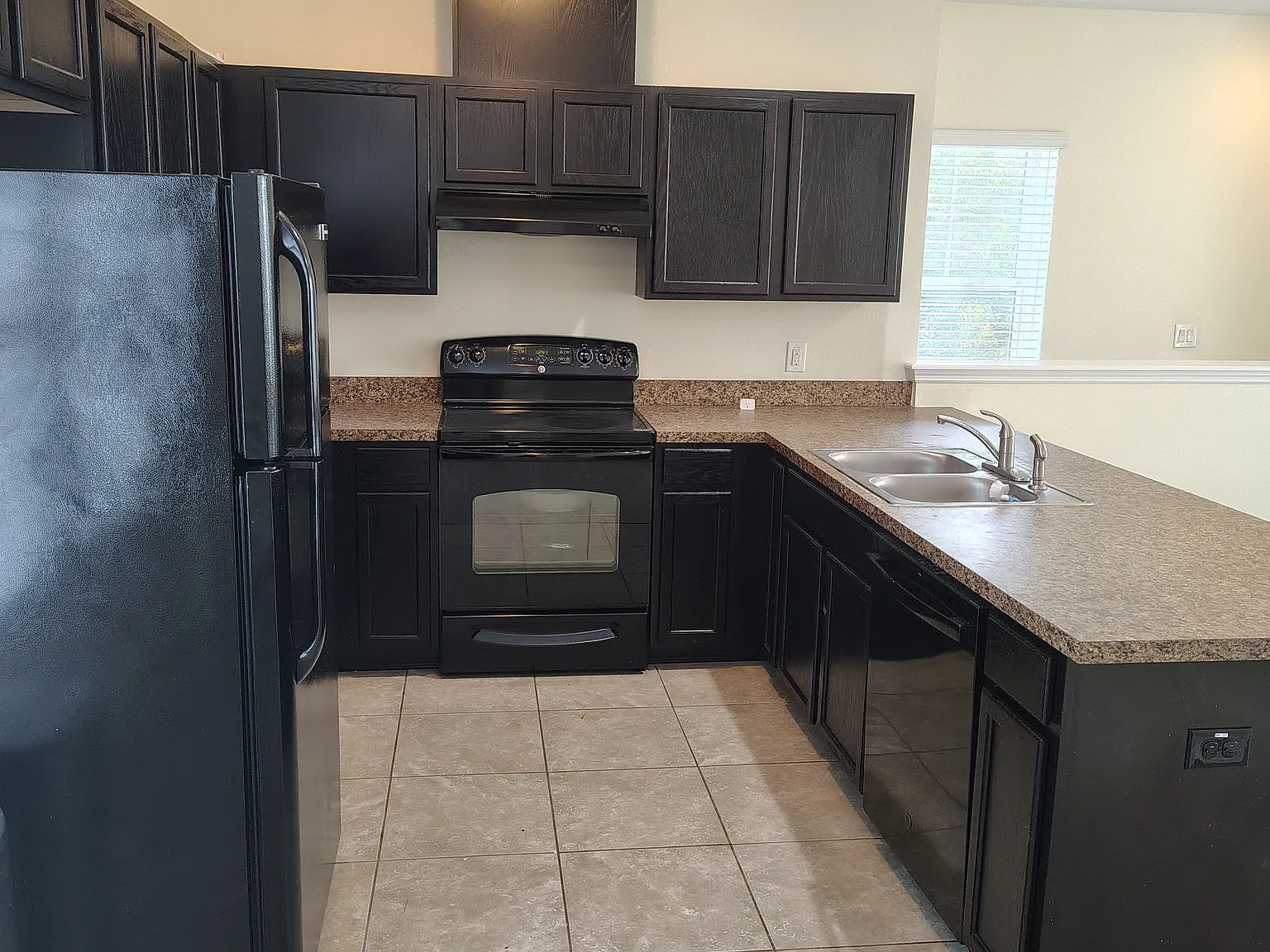 1 bed, 775 sqft, $1,725 — Photo 3