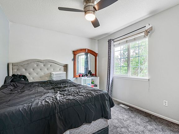 3rd image of 13933 Harrison St