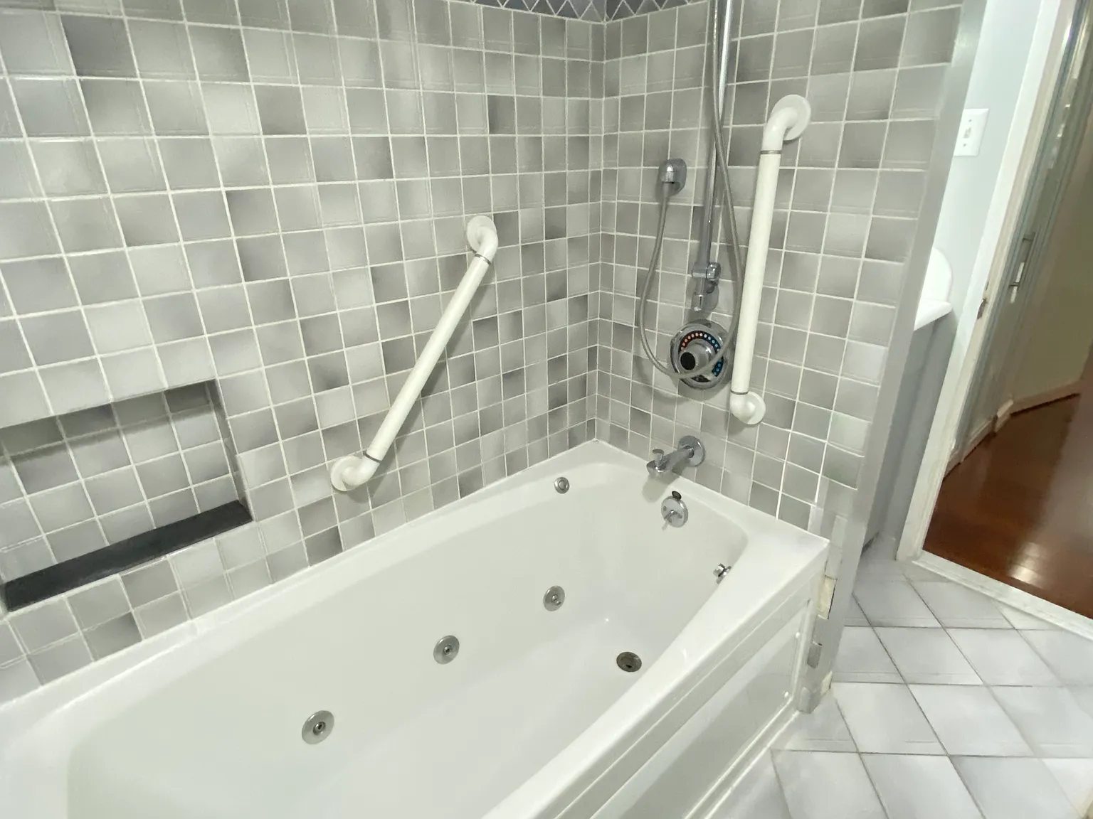 4501 Arlington Blvd — Photo 4