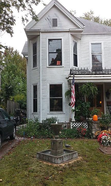 2nd image of 433 Bluff St