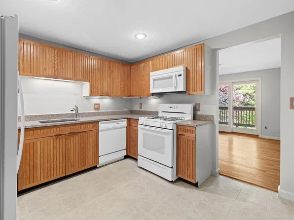 225 Lincoln St APT D3, Duxbury, MA 02332