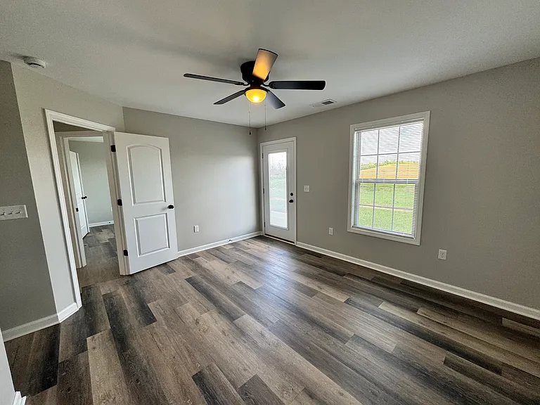 Caravan Dr — Photo 11