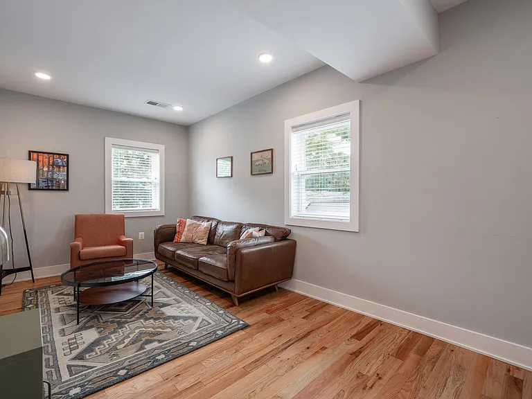 714 11th St NE #302 — Photo 9