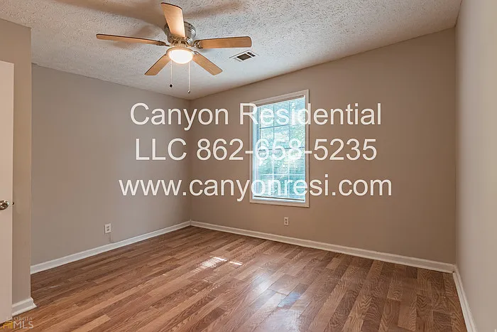 220 Splitwood Ln — Photo 9