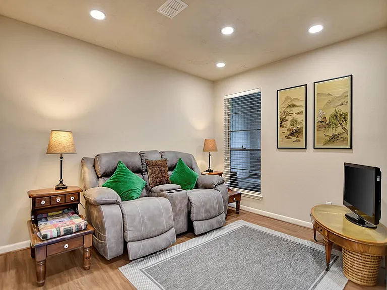 21902 Meadowhill Dr — Photo 24