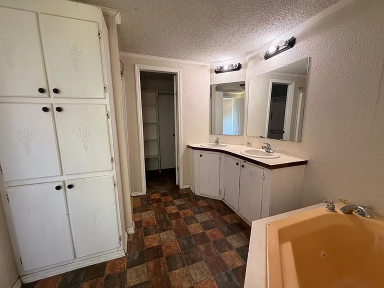 460 Crow Mountain Rd — Photo 9