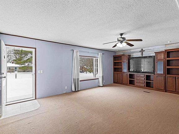 4th image of 913 Sand Hill Rd