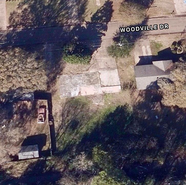 1st image of 1015 Woodville Dr