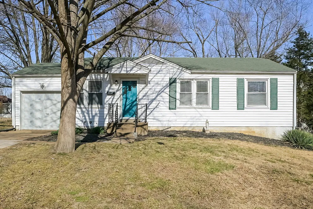 3 bed, 1.0 bath, 1093 sqft, $4,340 — Photo 1