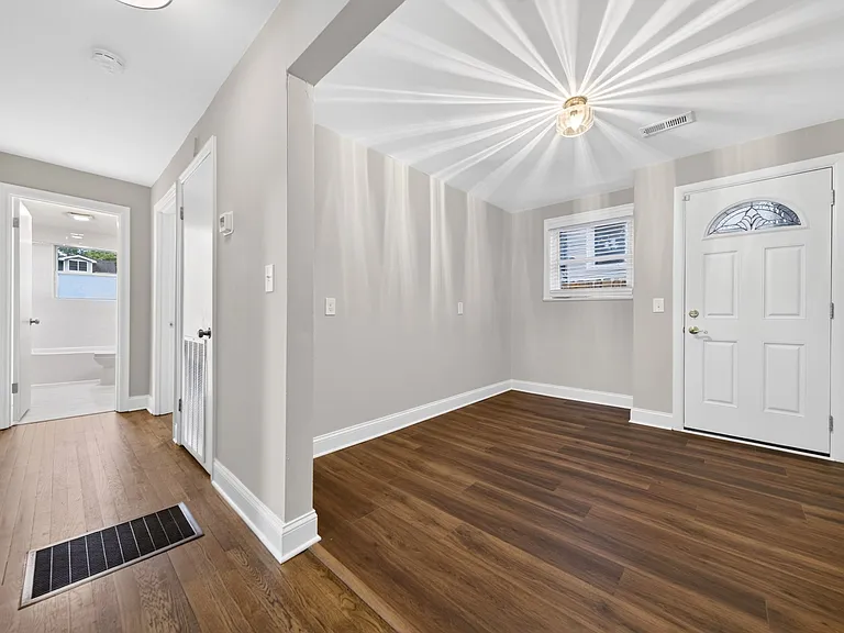 2209 Lindell Ave — Photo 15